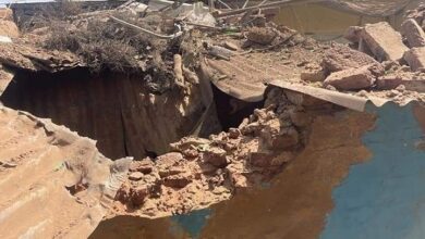 آثار الدمار على منزل في حي الصحافة بسبب قذيفة أطلقتها قوات الدعم السريع