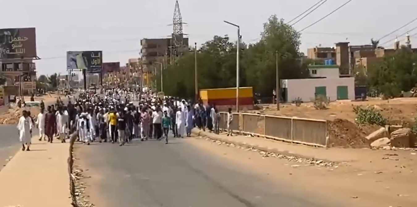 بالصور ..مسيرات للسودانيين تحت شعار " جمعة الغضب " رفضا لممارسات الدعم السريع 1 مسيرات للسودانيين تحت شعار " جمعة الغضب " رفضا لممارسات الدعم السريع