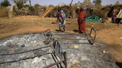 مقتل 100 شخص في اشتباكات بمخيمات النازحين بدارفور 3 لجنة الإنقاذ الدولية تحذر من تزايد العنف في إقليم دارفور