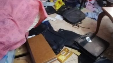 بالصور… قوات الدعم السريع تعتدي على مسن بالضرب وتنهب منزله 10 قوات الدعم السريع تعتدي على مسن بالضرب وتنهب منزله