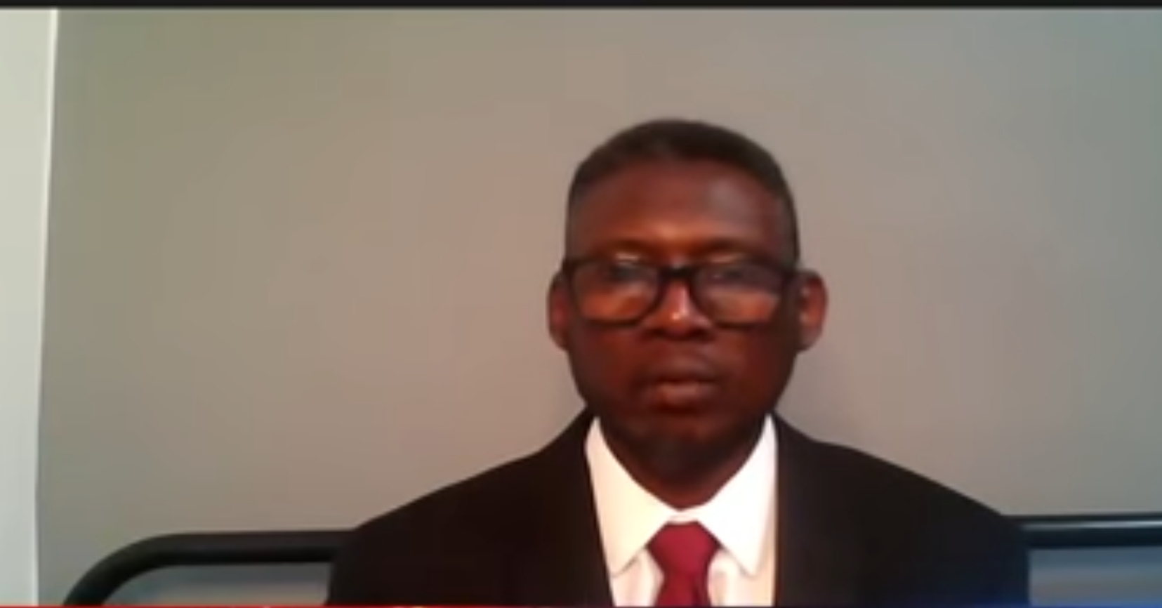 مستشار حميدتي يتعرض لهجوم شرس من شباب سودانيين بشوارع بريطانيا 1 Screenshot 2023 06 30 18 27 08 668 edit com.google.android.youtube