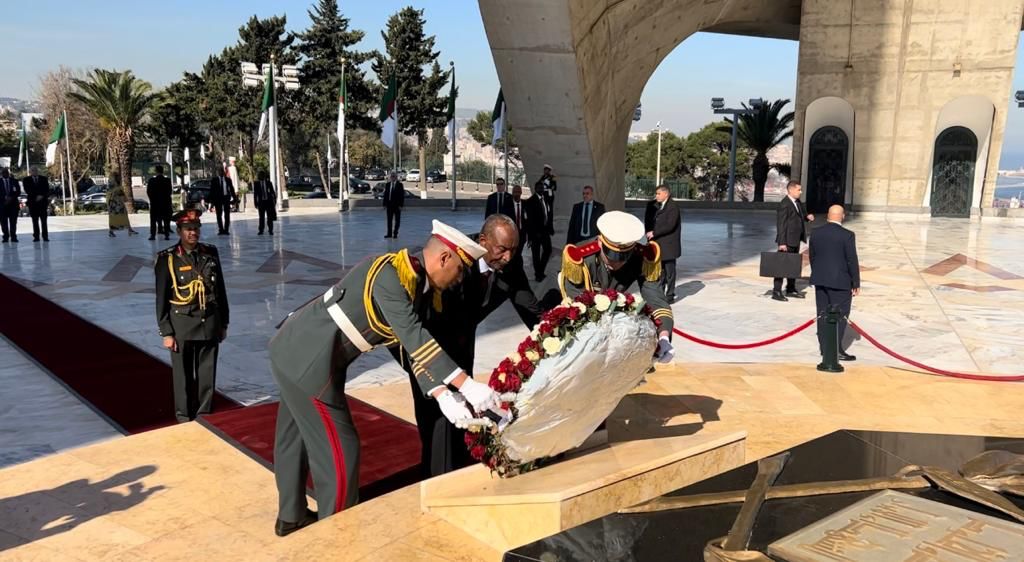 في مؤتمر صحفي مشترك بين البرهان وتبون يؤكدان رغبتهما في تعزيز أليات التعاون الثنائي بين البلدين 14 IMG 20240128 WA0094