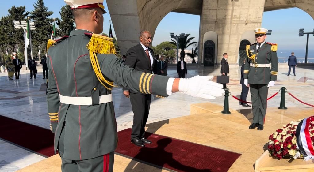 في مؤتمر صحفي مشترك بين البرهان وتبون يؤكدان رغبتهما في تعزيز أليات التعاون الثنائي بين البلدين 16 IMG 20240128 WA0096