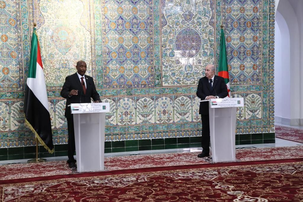 في مؤتمر صحفي مشترك بين البرهان وتبون يؤكدان رغبتهما في تعزيز أليات التعاون الثنائي بين البلدين 2 IMG 20240128 WA0146